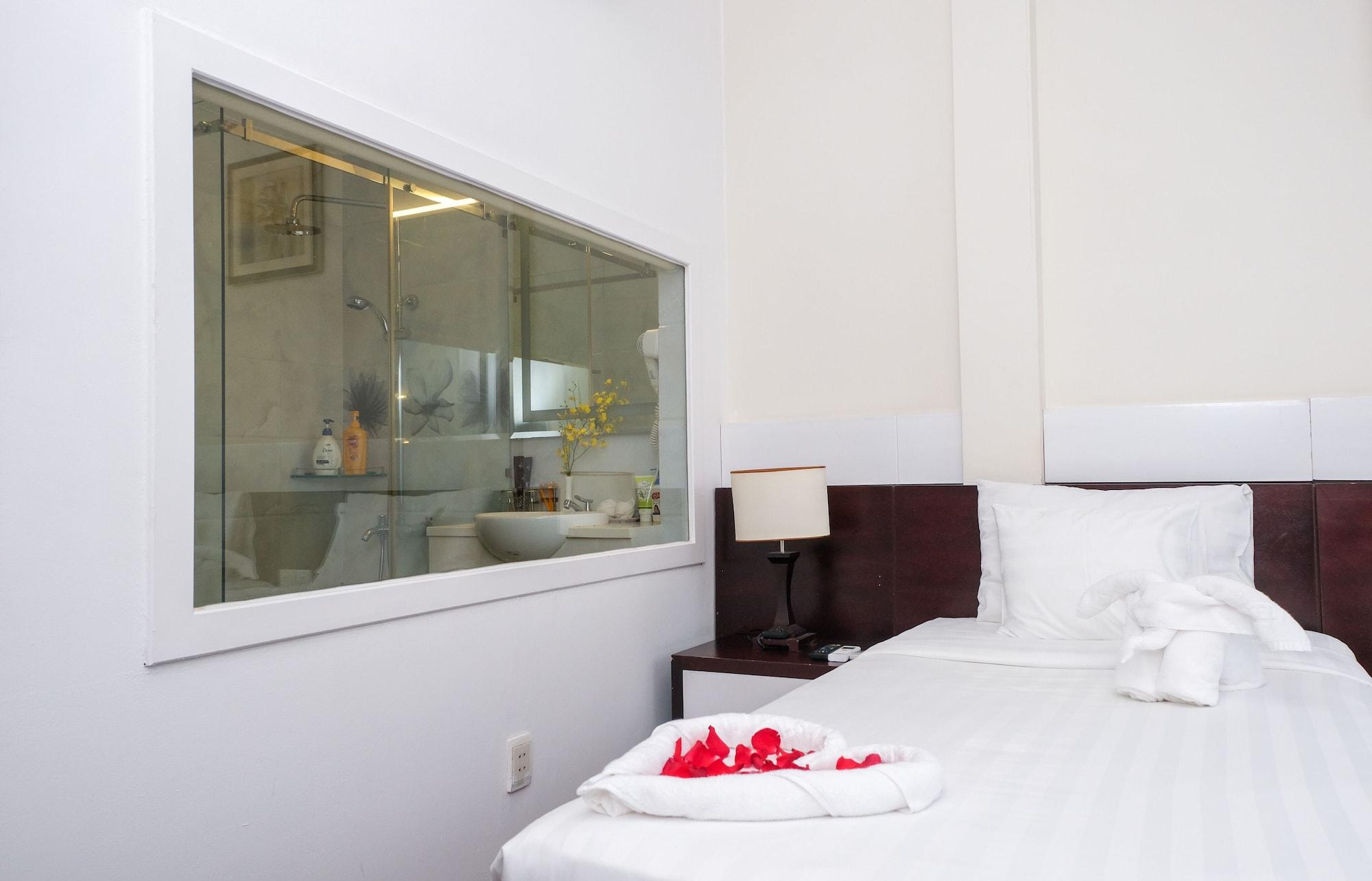Metro Points Hcm Hotel- Bến Thành Market 3*